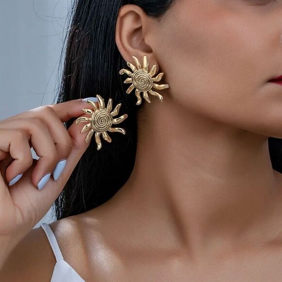 Bohemian Gold Tone Sun Starburst Sunflower Large Stud Pierced Earrings - Picture 2 of 8